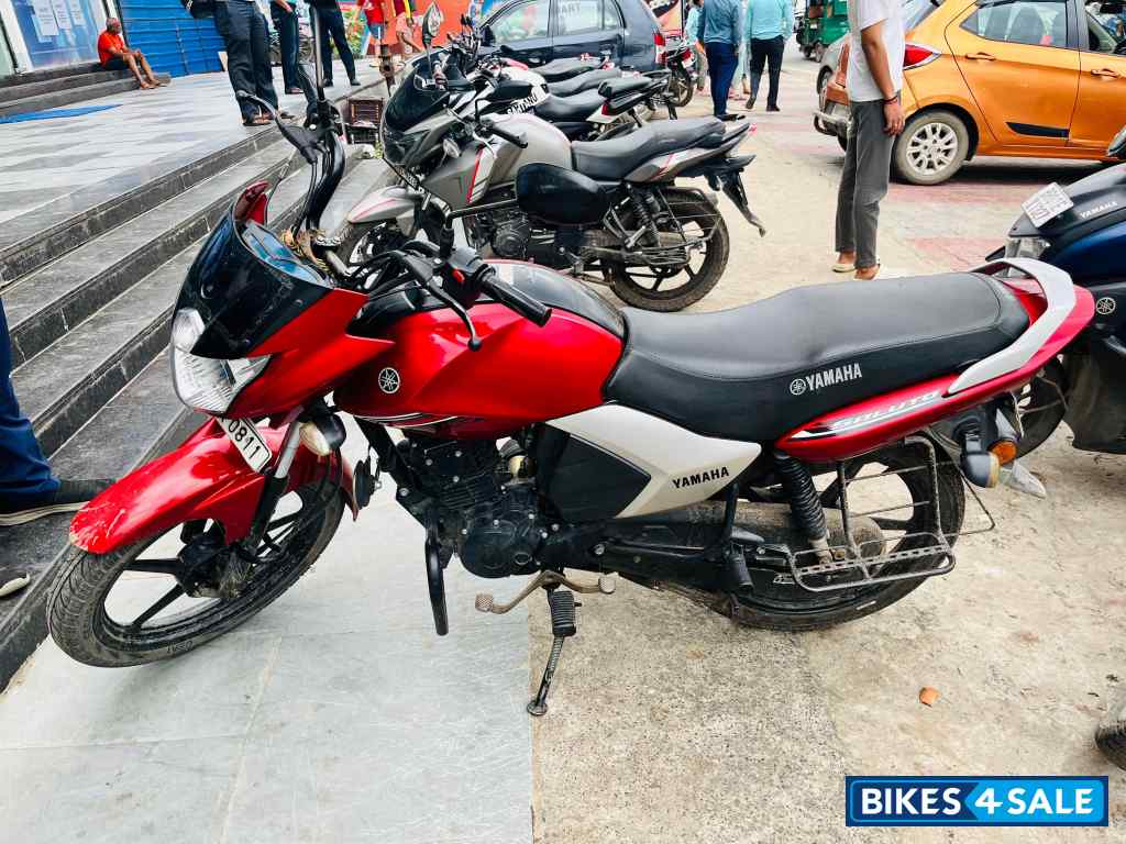 Red Yamaha Saluto 125