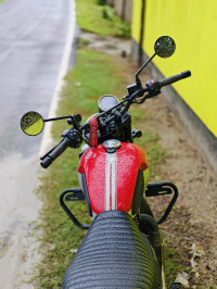 Yezdi Scrambler Dual Tone