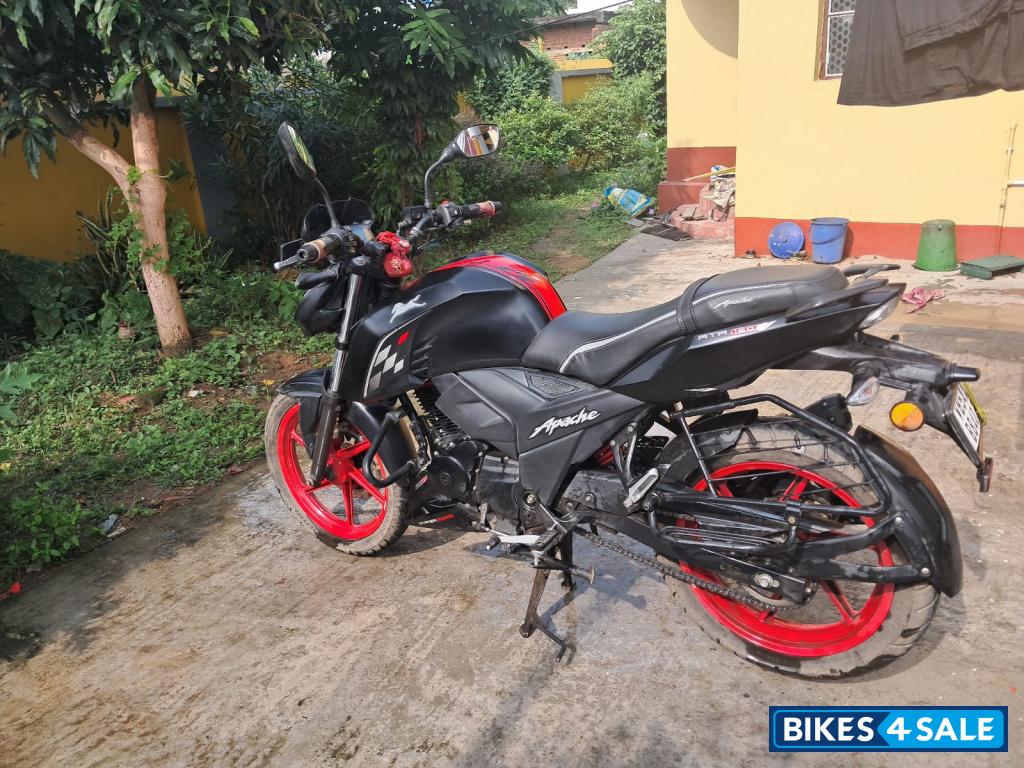 Black With Red Alloy TVS Apache RTR 160 4V Special Edition Black With Red Alloy TVS Apache RTR 160 4V Special Edition