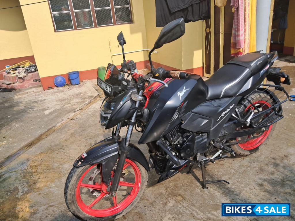 Black With Red Alloy TVS Apache RTR 160 4V Special Edition Black With Red Alloy TVS Apache RTR 160 4V Special Edition