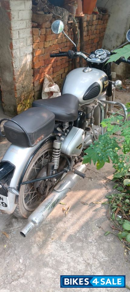 Silver Royal Enfield Classic 350 Silver Royal Enfield Classic 350