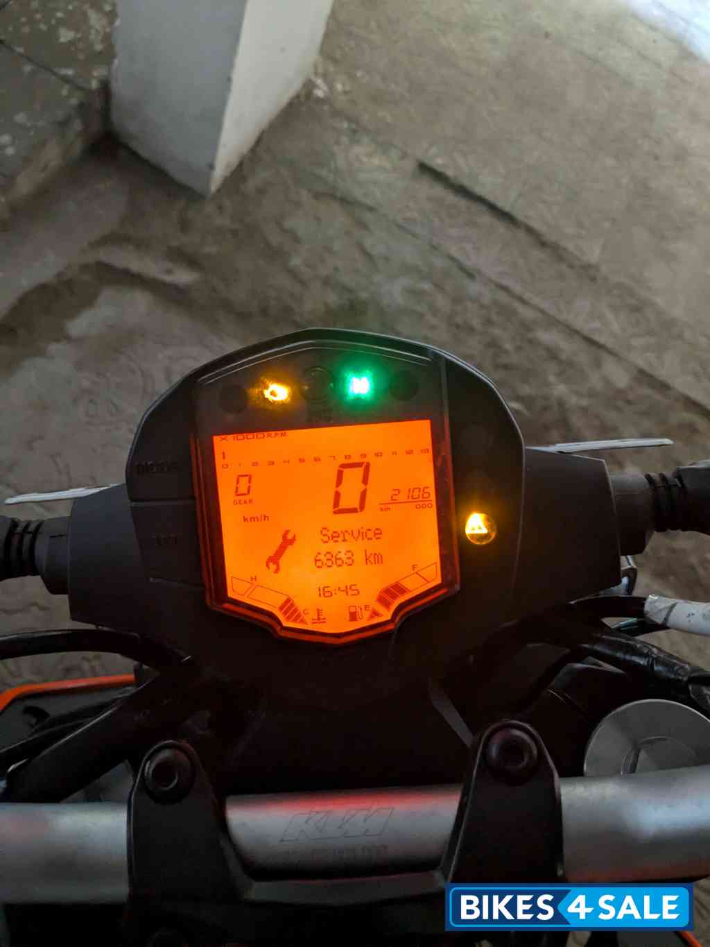 Electronic Orange KTM Duke 125 2024