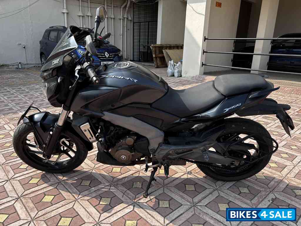 Black Bajaj Dominar 400 Disc