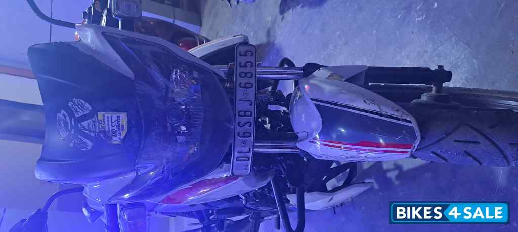 White TVS Apache RTR 160 White TVS Apache RTR 160