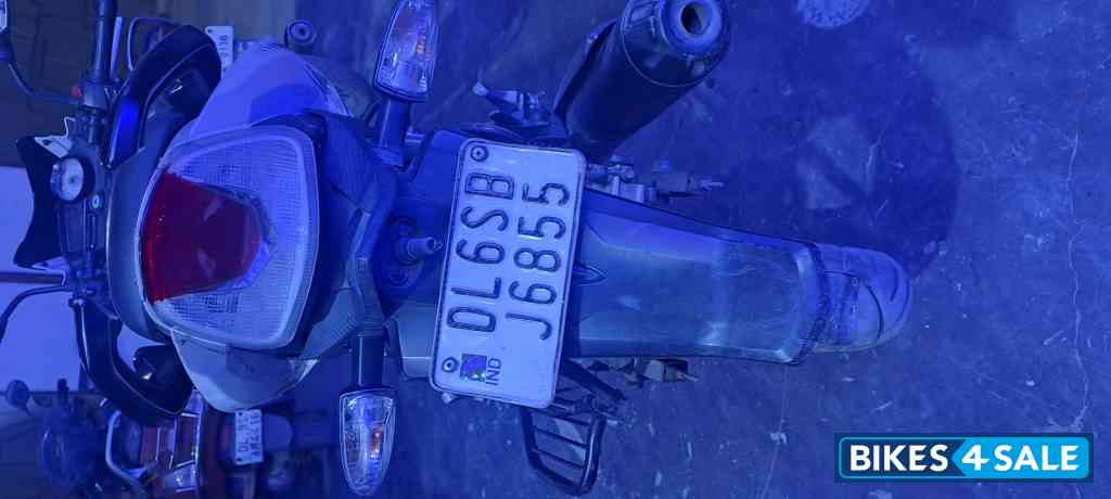 White TVS Apache RTR 160 White TVS Apache RTR 160