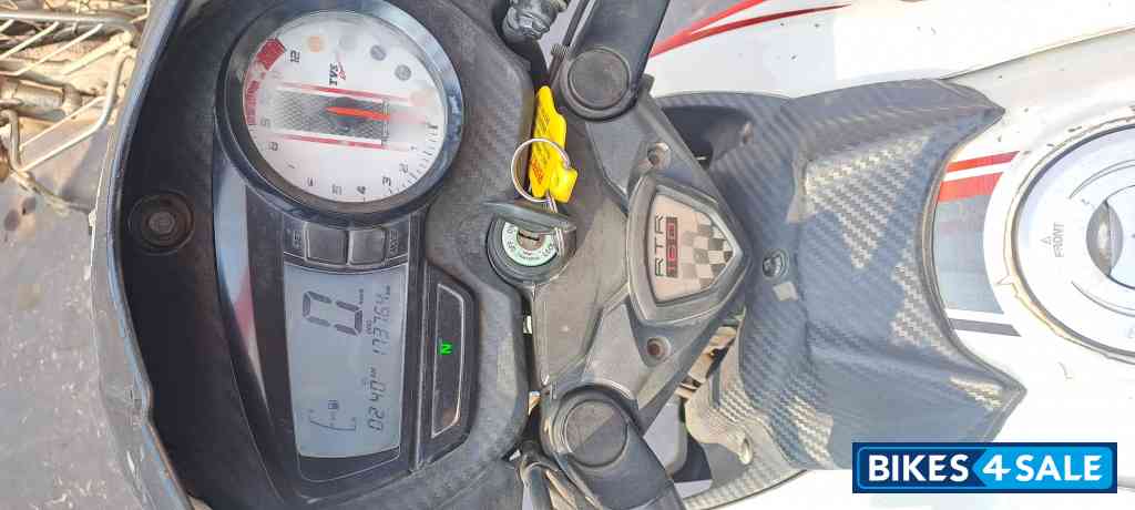 White TVS Apache RTR 160 White TVS Apache RTR 160