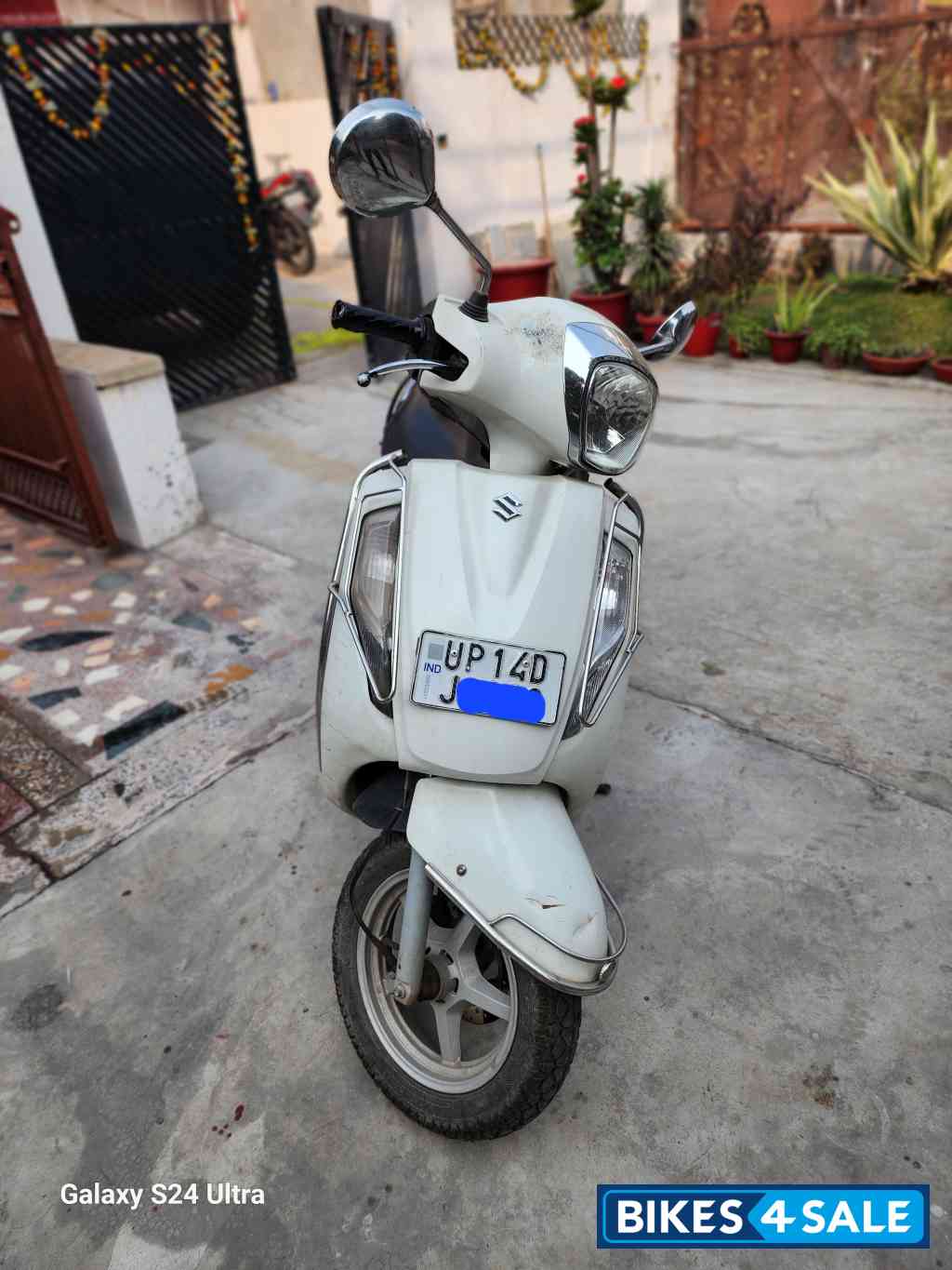 White Suzuki Access 125 Special Edition