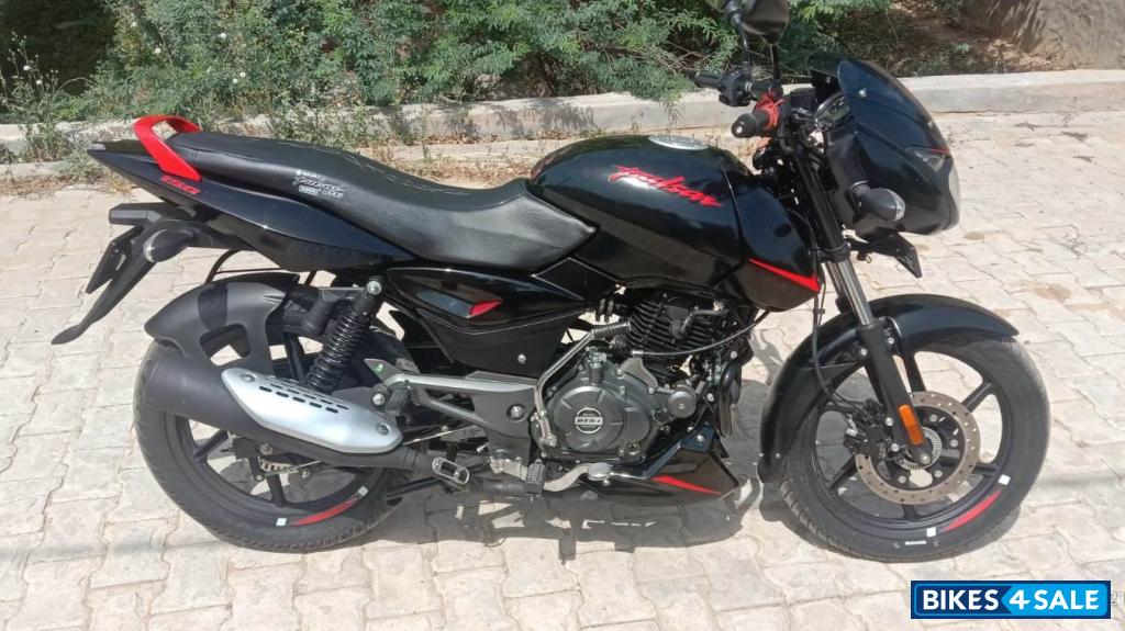 Black Bajaj Pulsar 150 DTSi