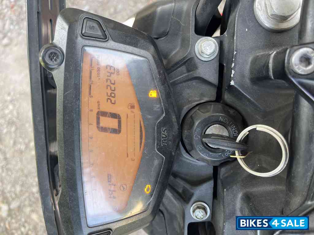 Red TVS Apache RTR 160 4V BS6