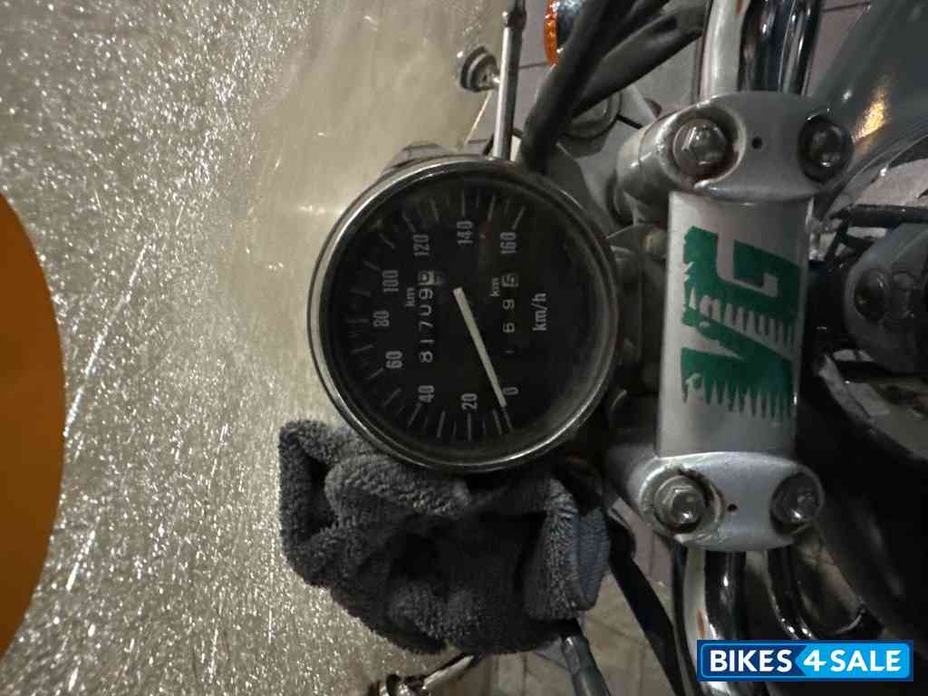 M Green Bajaj Avenger 220 DTS-i M Green Bajaj Avenger 220 DTS-i