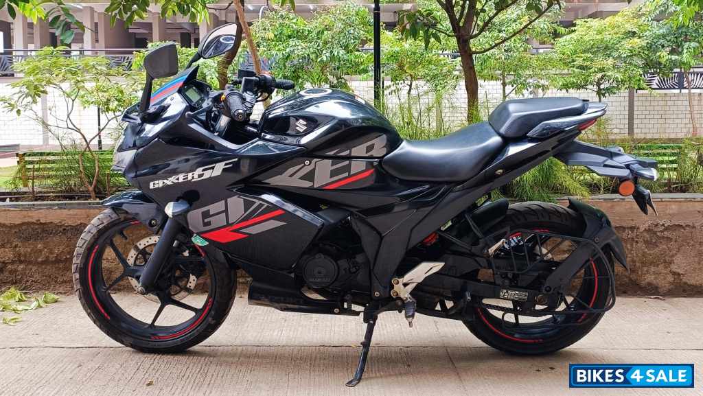 Black Suzuki Gixxer SF BS6 Black Suzuki Gixxer SF BS6