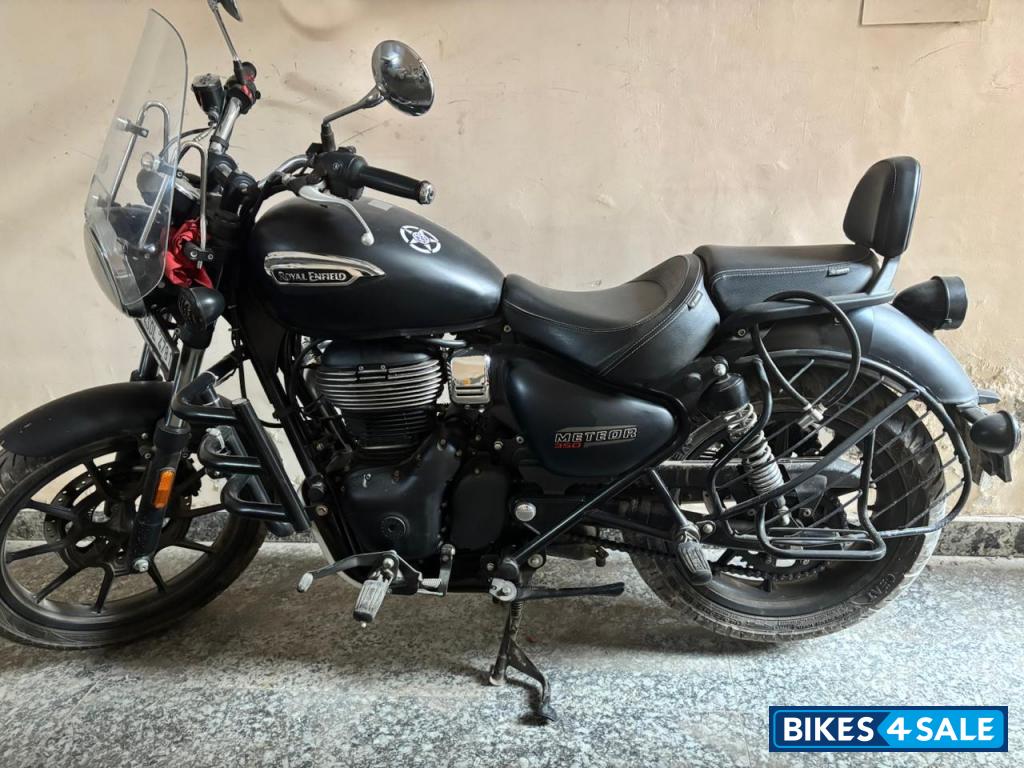 Matt Black Royal Enfield Meteor 350 Stellar Matt Black Royal Enfield Meteor 350 Stellar