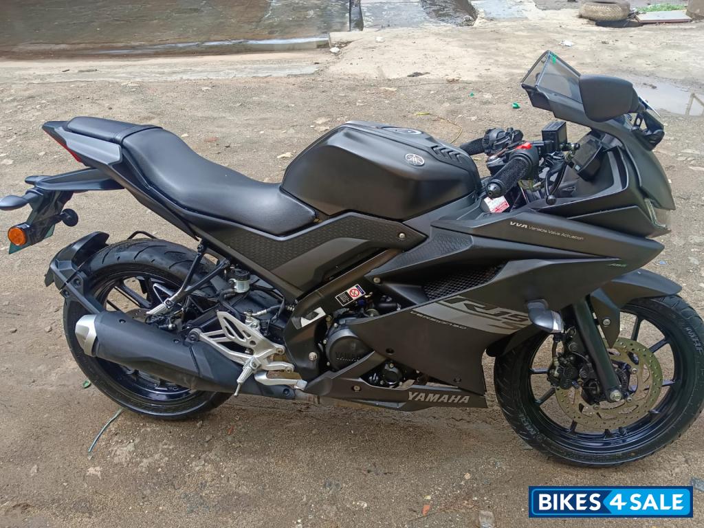 Black Yamaha YZF R15 S