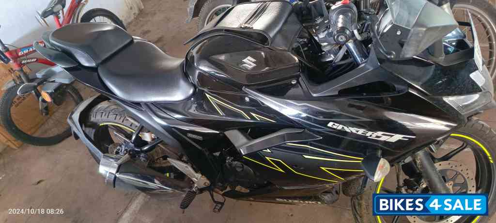 Black Suzuki Gixxer SF BS6 Black Suzuki Gixxer SF BS6