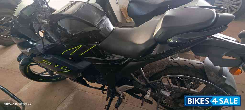 Black Suzuki Gixxer SF BS6 Black Suzuki Gixxer SF BS6