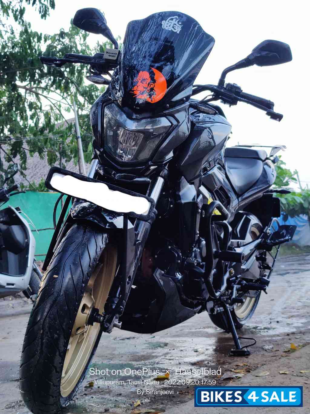 Grey Black Bajaj Dominar 400
