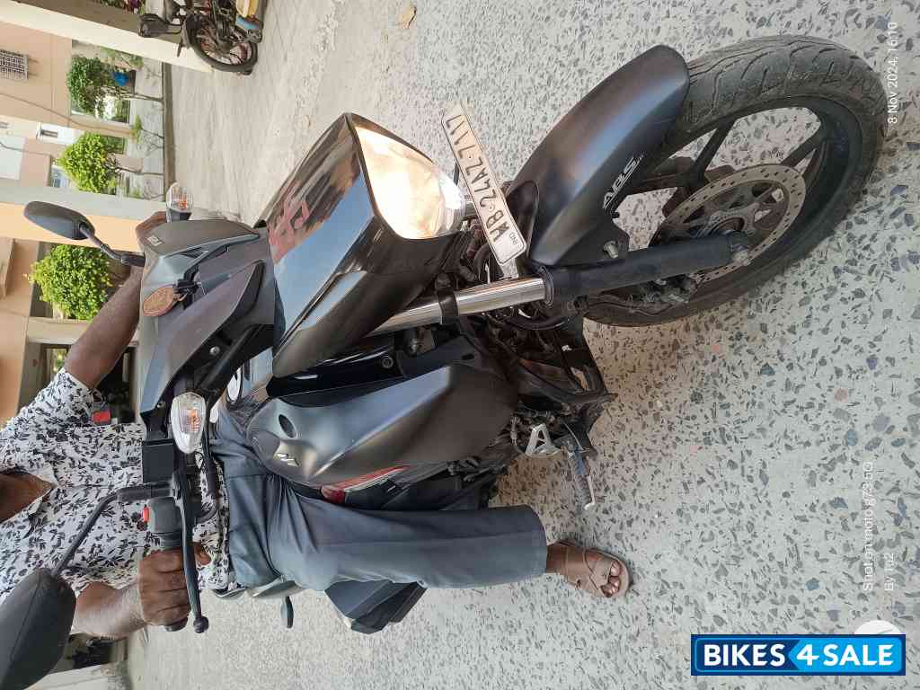 Dark Gray Suzuki Intruder 150 FI Dark Gray Suzuki Intruder 150 FI