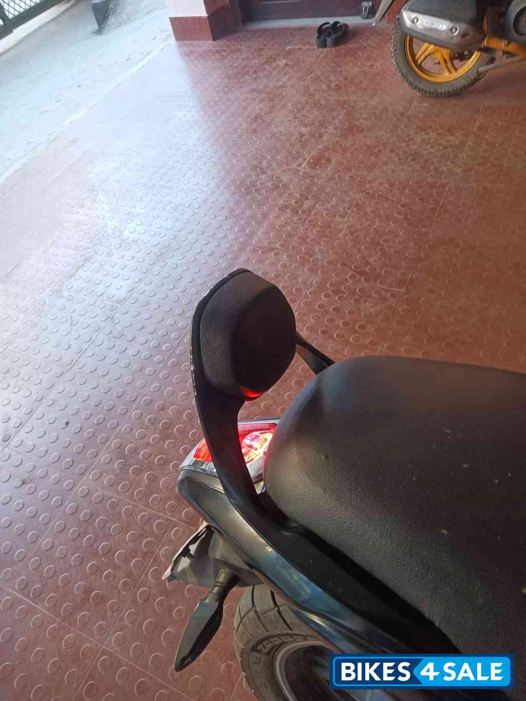 Ebony Black Bajaj V15 Ebony Black Bajaj V15