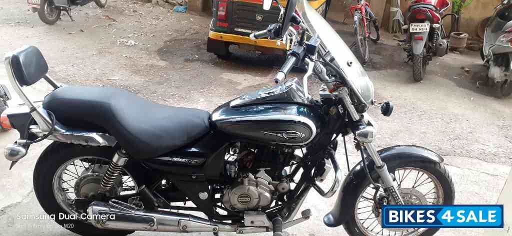 Black Bajaj Avenger Cruise 220 Black Bajaj Avenger Cruise 220