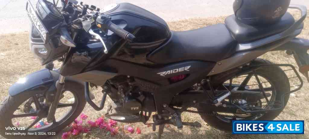 TVS Raider Split Seat
