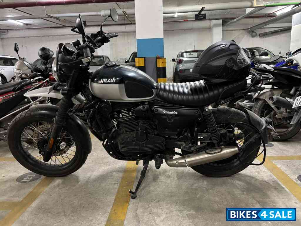 Yezdi Scrambler Dual Tone Yezdi Scrambler Dual Tone