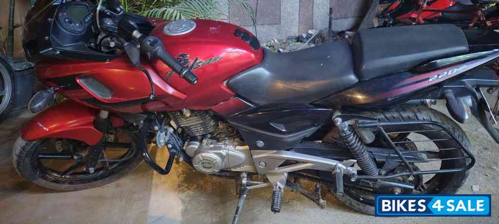 Bajaj Pulsar 220F
