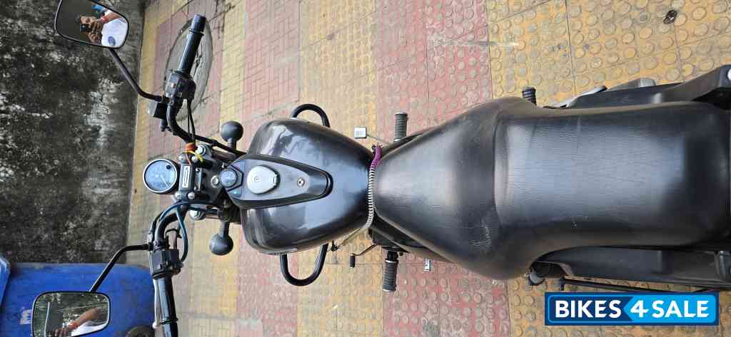 Black Bajaj Avenger 180 DTS-i Black Bajaj Avenger 180 DTS-i