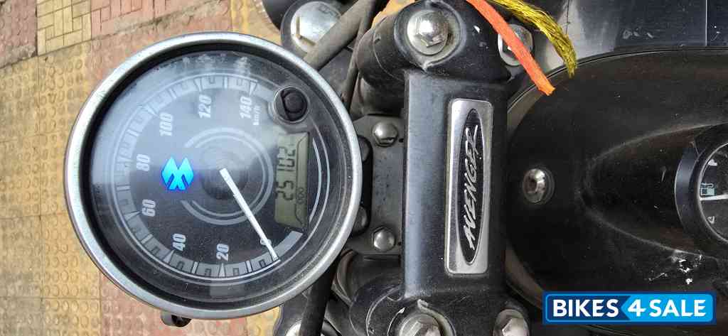 Black Bajaj Avenger 180 DTS-i Black Bajaj Avenger 180 DTS-i