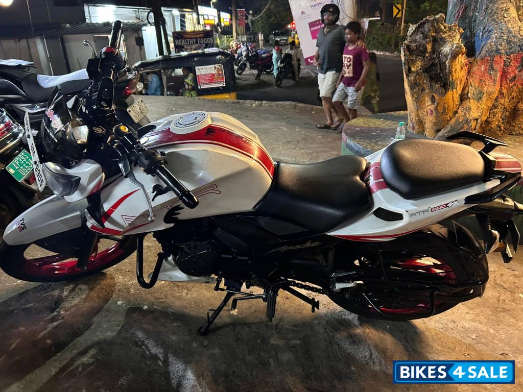 TVS Apache RTR 200 4V Race Edition 2.0 TVS Apache RTR 200 4V Race Edition 2.0