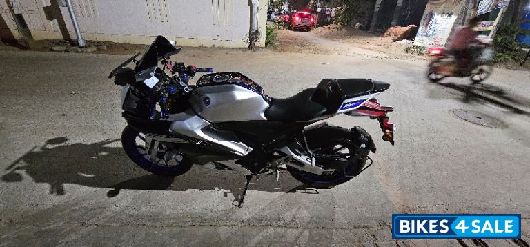 White Metallic Yamaha R15M White Metallic Yamaha R15M