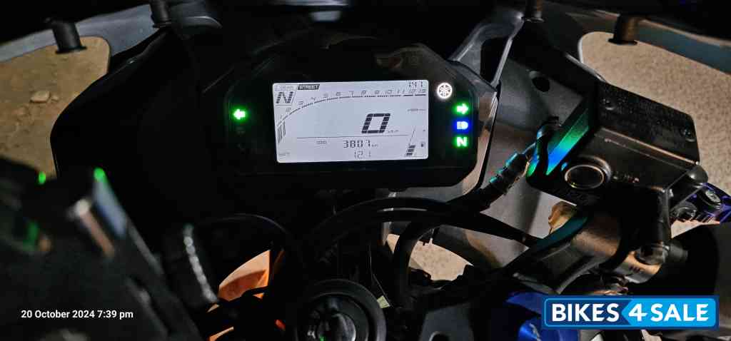 White Metallic Yamaha R15M White Metallic Yamaha R15M