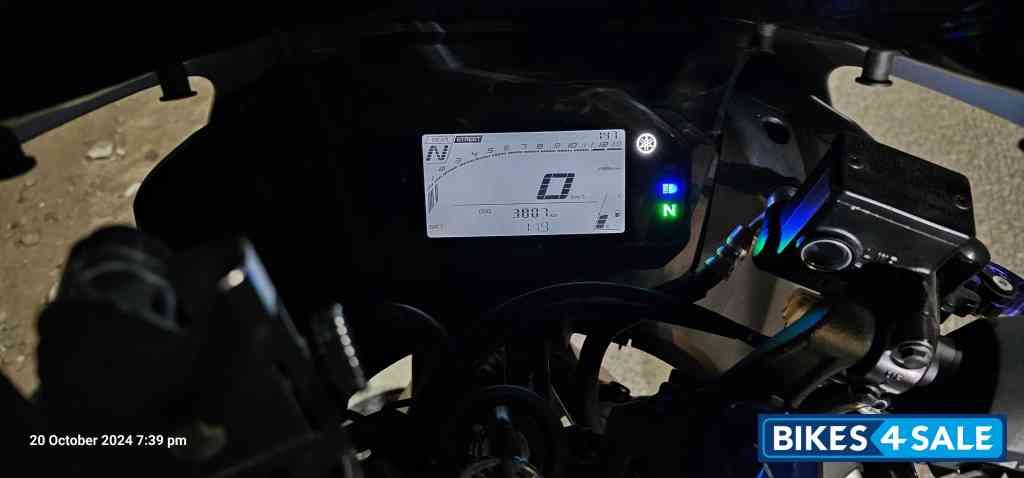 White Metallic Yamaha R15M White Metallic Yamaha R15M