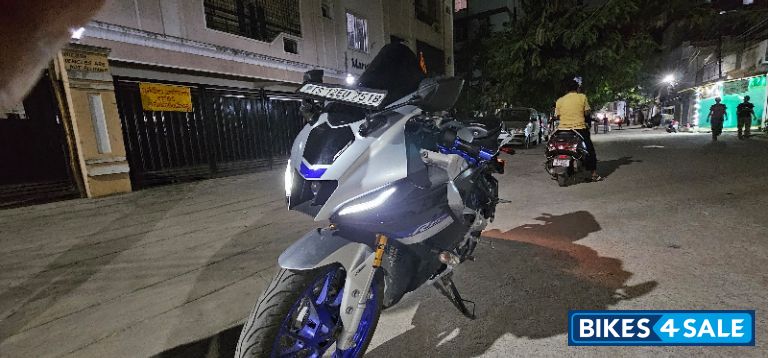 White Metallic Yamaha R15M White Metallic Yamaha R15M