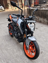 Metalic Grey KTM Duke 200