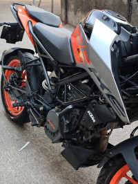 Metalic Grey KTM Duke 200