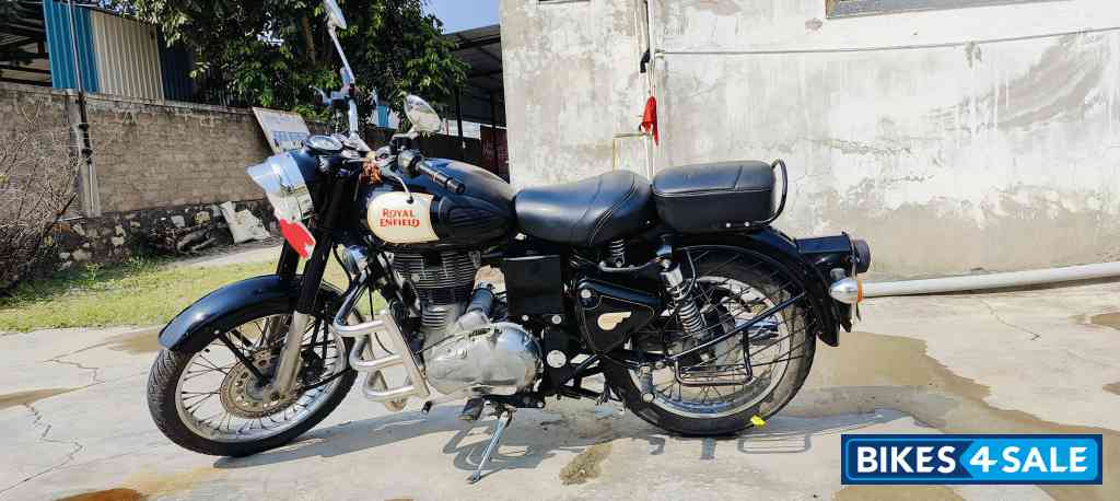 Black Royal Enfield Classic 350