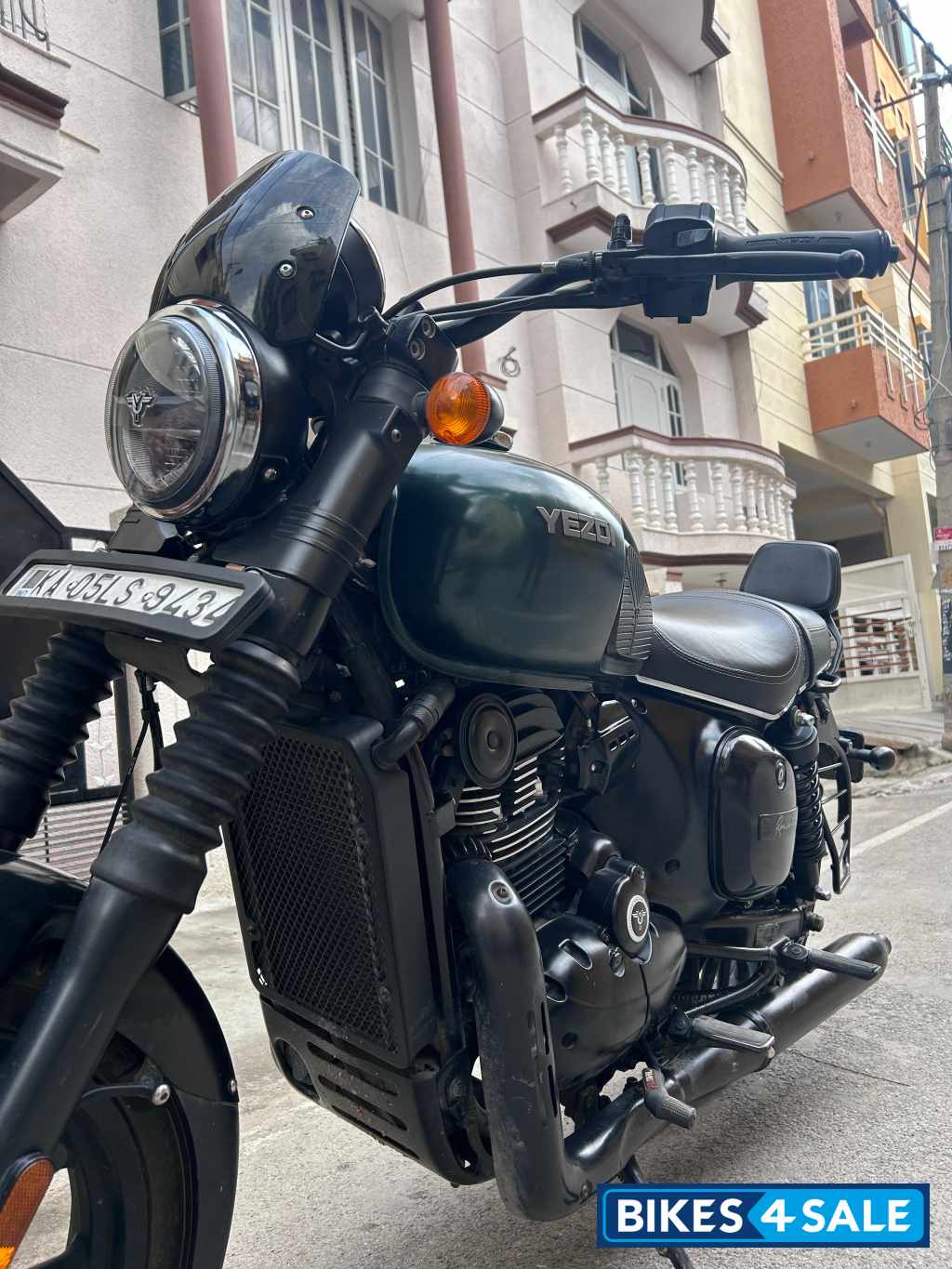 Hunter Green Yezdi Roadster Dark Hunter Green Yezdi Roadster Dark