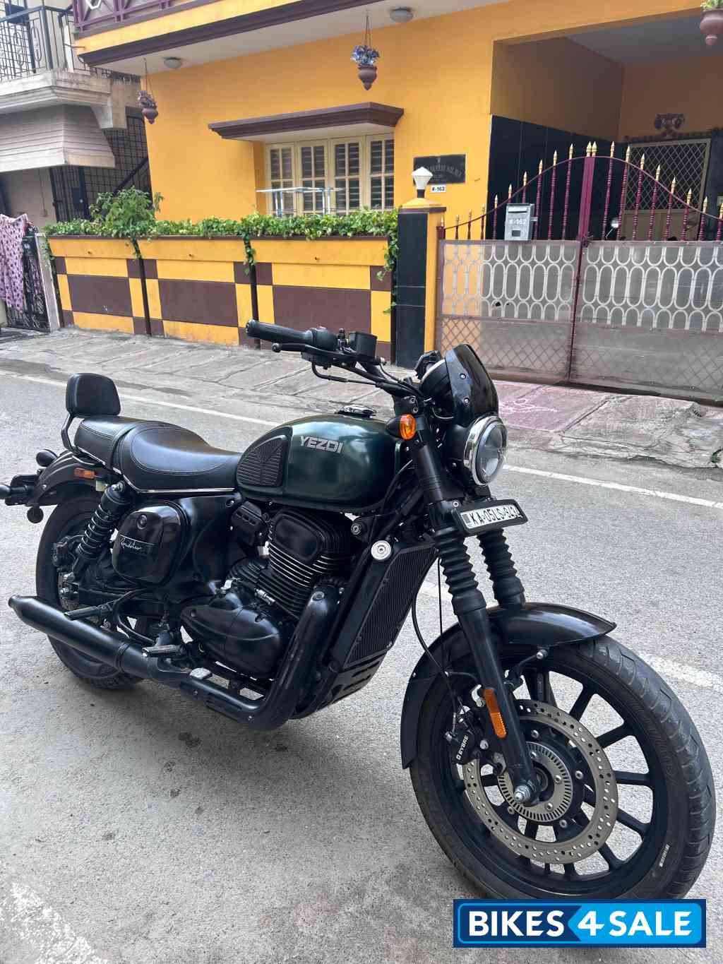 Hunter Green Yezdi Roadster Dark Hunter Green Yezdi Roadster Dark