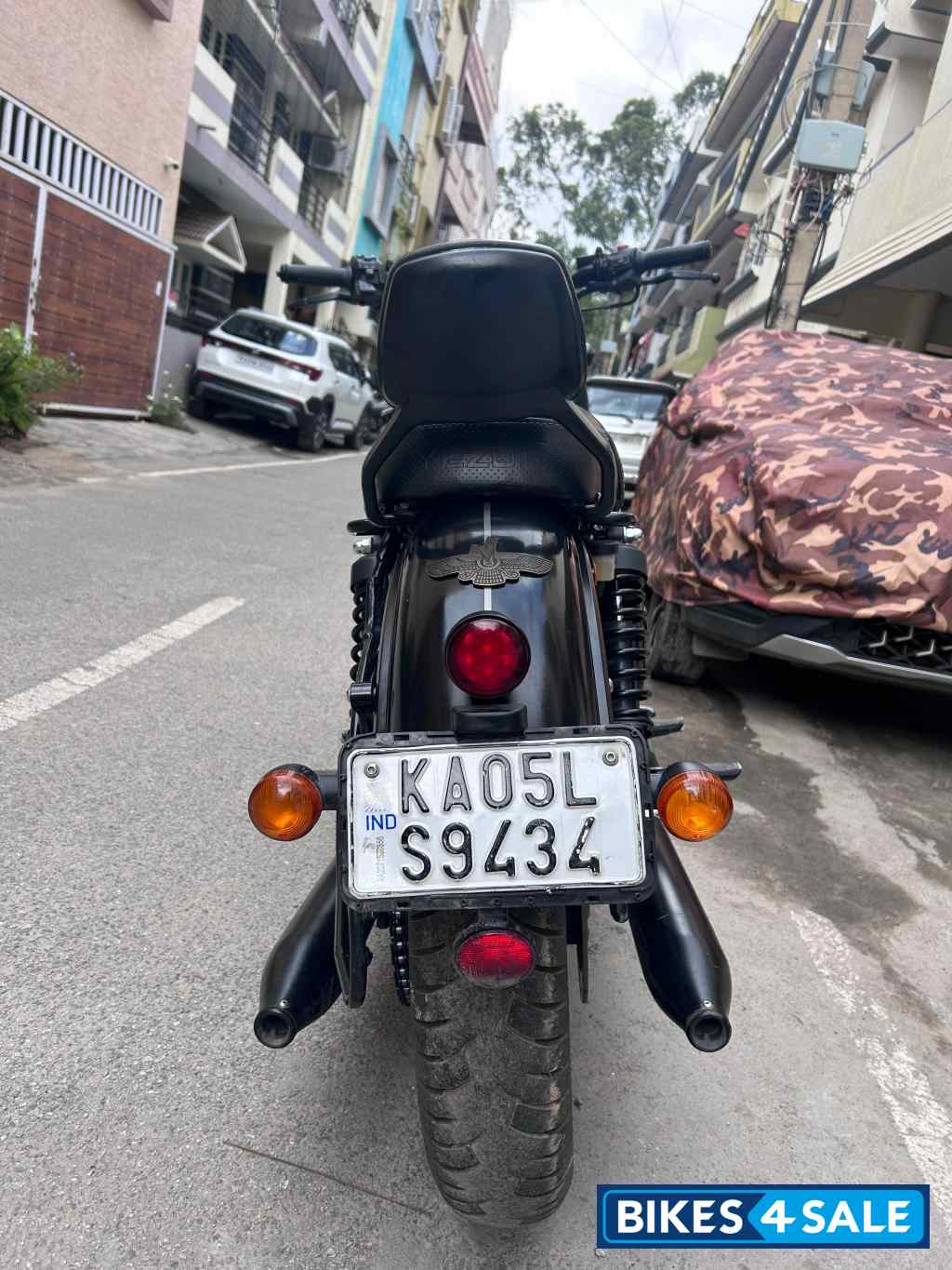 Hunter Green Yezdi Roadster Dark Hunter Green Yezdi Roadster Dark