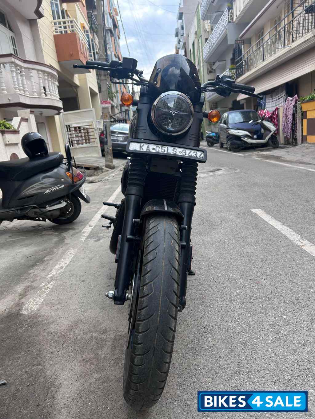 Hunter Green Yezdi Roadster Dark Hunter Green Yezdi Roadster Dark