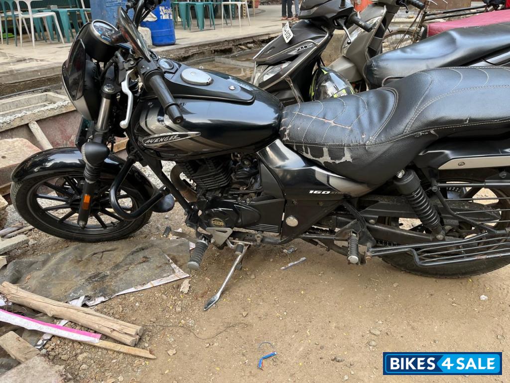 Black Bajaj Avenger Street 160 BS6 Black Bajaj Avenger Street 160 BS6