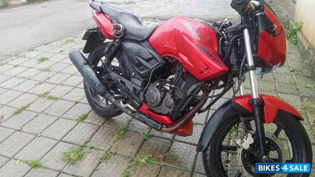 Red TVS Apache RTR 160
