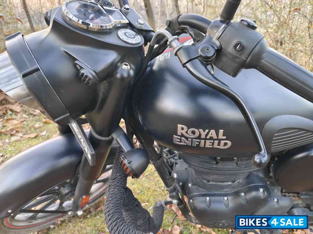 Stealth Black Royal Enfield Classic Stealth Black
