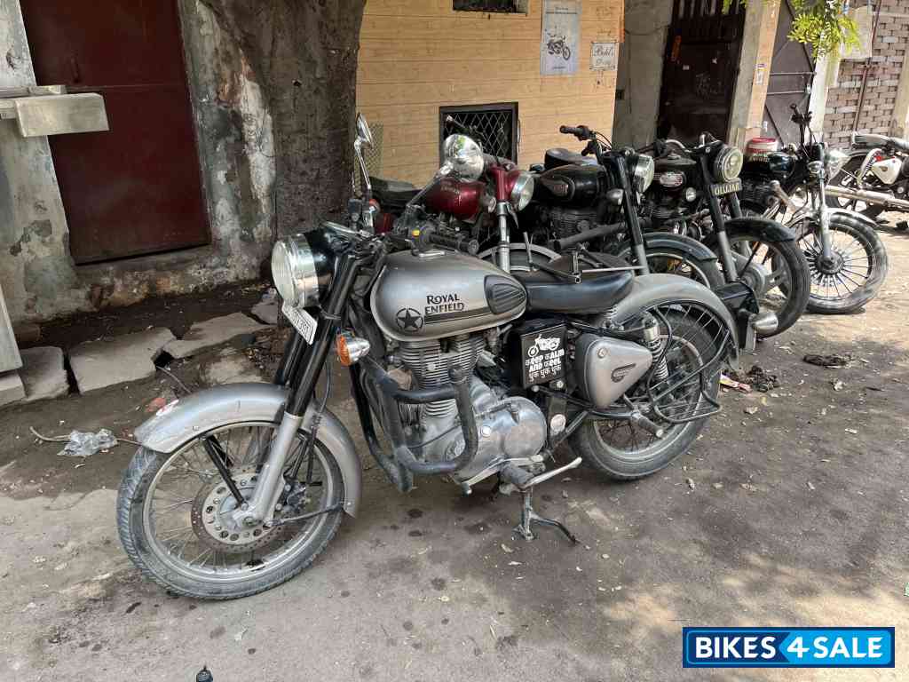 Grey Royal Enfield Classic Gunmetal Grey Grey Royal Enfield Classic Gunmetal Grey