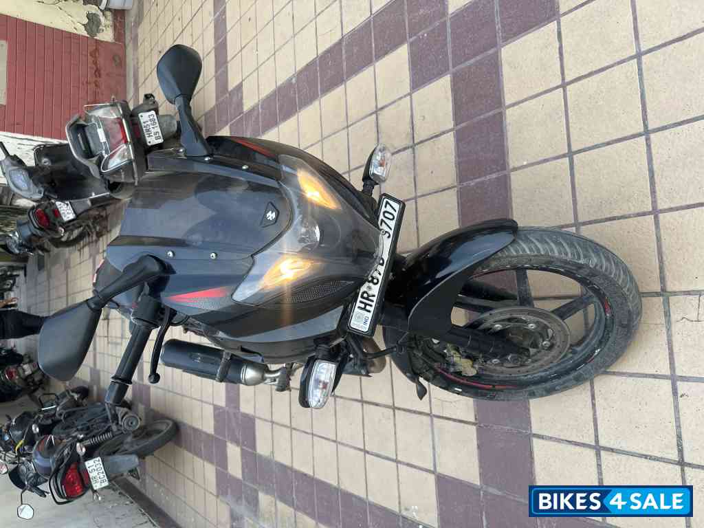 Bajaj Pulsar 220F Bajaj Pulsar 220F