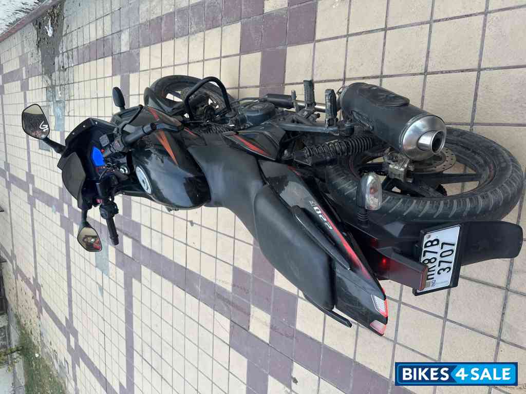 Bajaj Pulsar 220F Bajaj Pulsar 220F