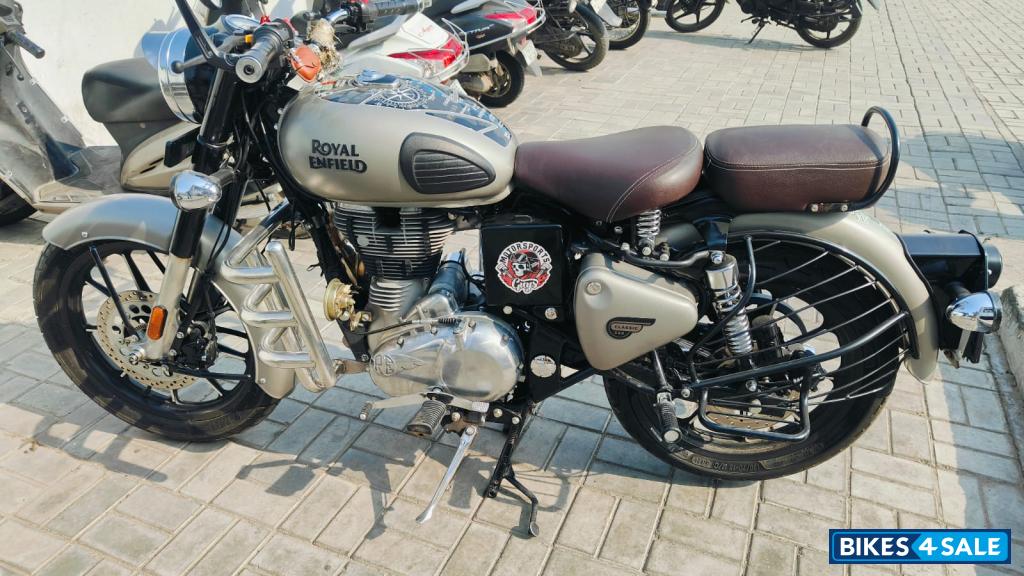 Gunmetal Grey Royal Enfield Classic 350 BS VI