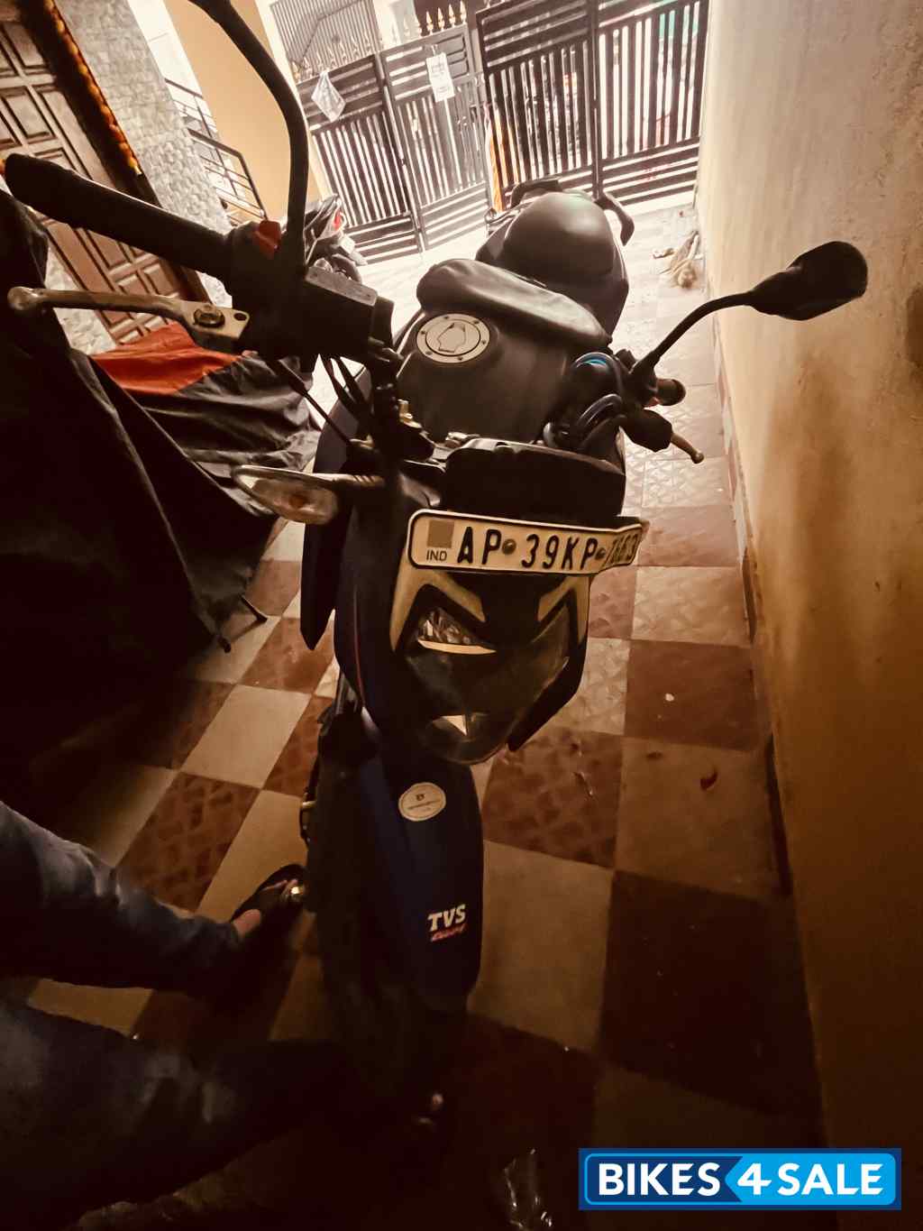 TVS Apache RTR 200 4V ABS TVS Apache RTR 200 4V ABS