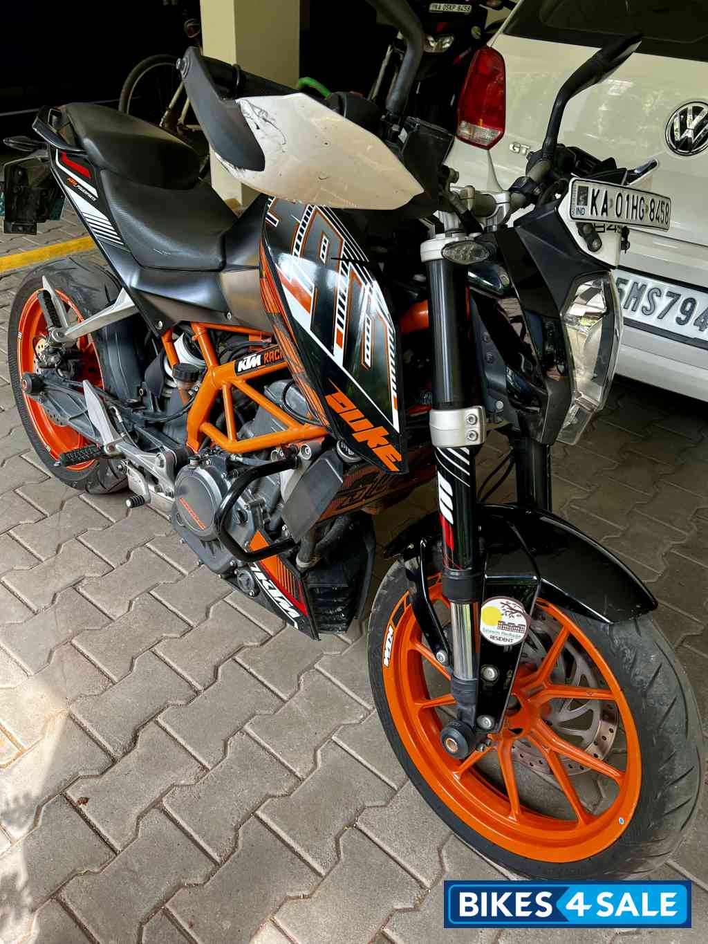 Black KTM Duke 390 Black KTM Duke 390