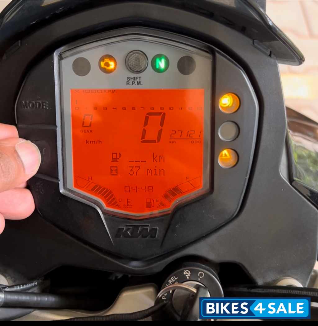 Black KTM Duke 390 Black KTM Duke 390